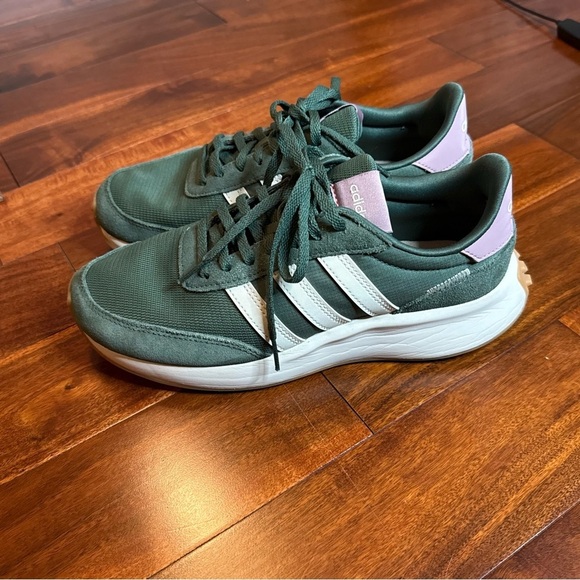 Adidas Green and Cream Classic Sneakers with Suede Finish - Picture 3 of 16
